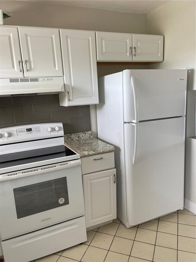 Building Photo - 8285 Sunrise Lakes Blvd