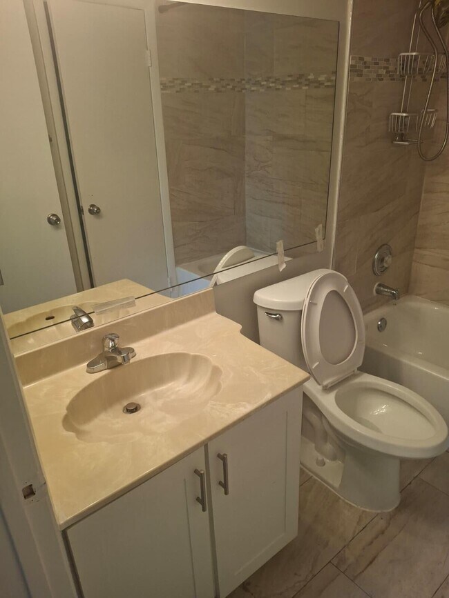 Building Photo - 9833 Westview Dr