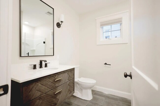 Building Photo - 701 E 2nd St