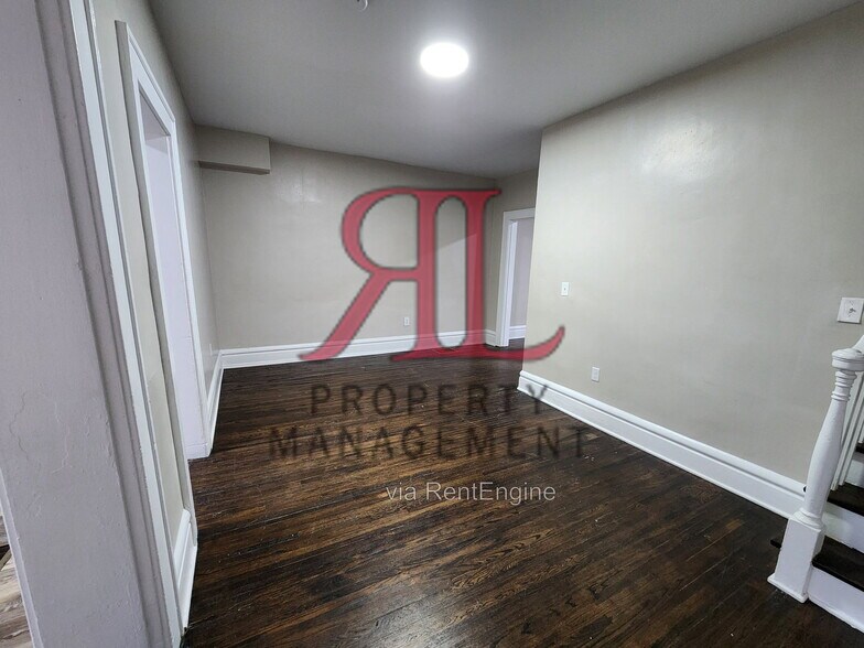 Building Photo - 640 S Champion Ave