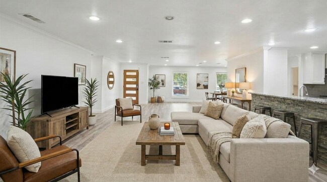 Building Photo - 3855 Crest Cove Cir