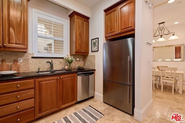 Building Photo - 16123 W Sunset Blvd