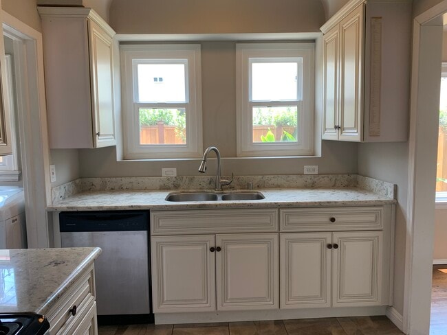 Building Photo - 4222 S Bronson Ave