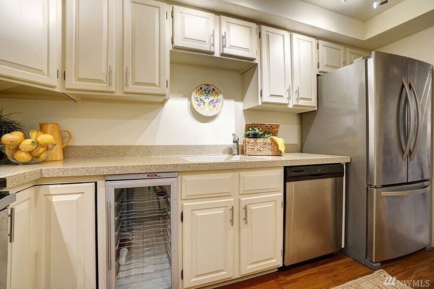 Kitchen - 16929 Inglewood Rd NE