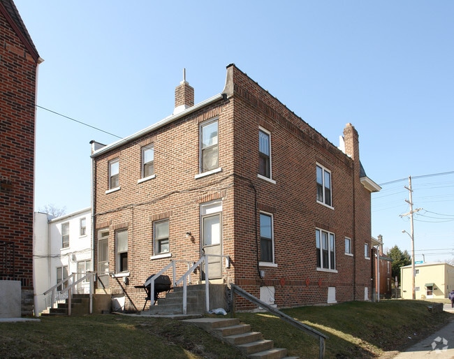 Building Photo - 1474-1484 Summit St
