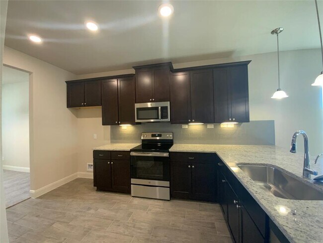 Building Photo - 716 Red Barn Bnd