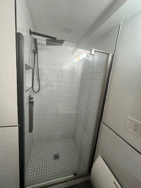 Building Photo - 117 10th St NE
