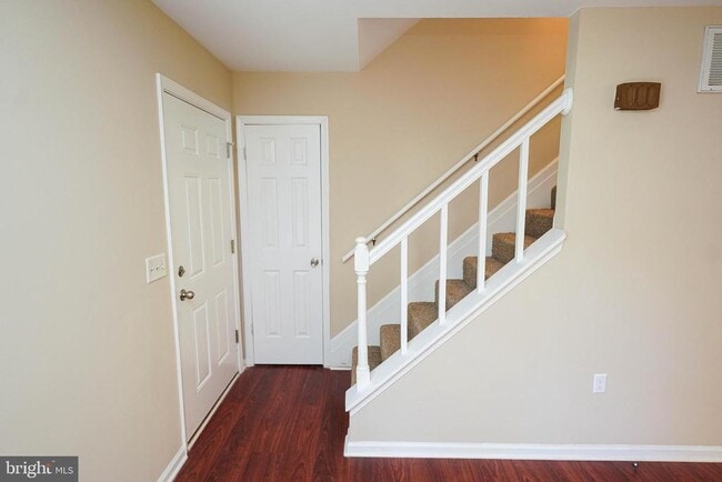 Building Photo - 5679 Anchor Pl