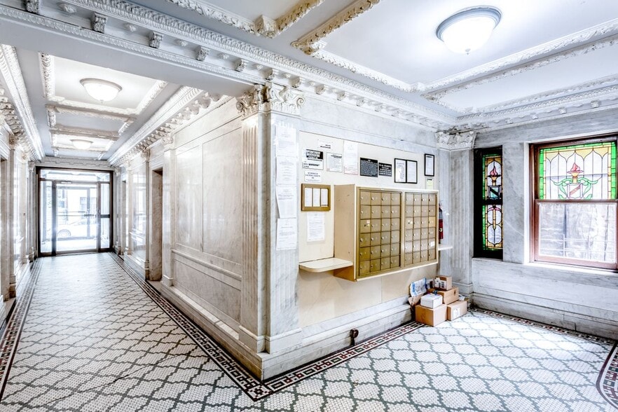 Building Photo - 128 W 13th St