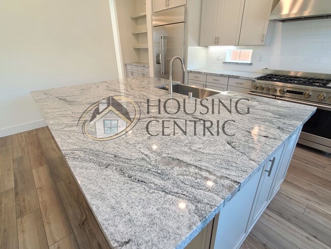 Building Photo - Luxurious Newer Construction Rental Home I...