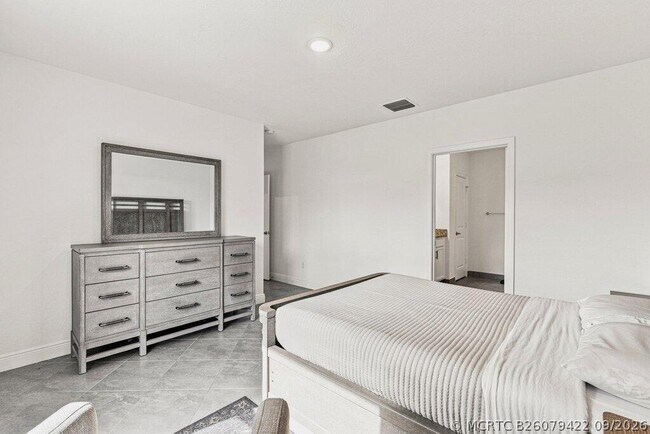 Building Photo - 226 SW Milburn Cir