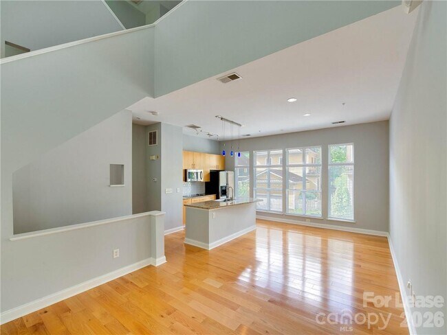 Building Photo - 927 Garden District Dr