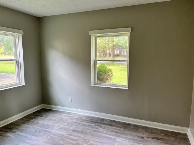 Building Photo - Southwestern Parkway