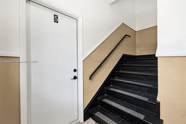 Building Photo - 641 10th St