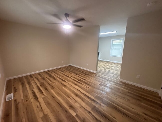 Building Photo - S0275-MF2