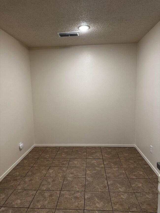 Building Photo - 312 Tammy Lynn Dr