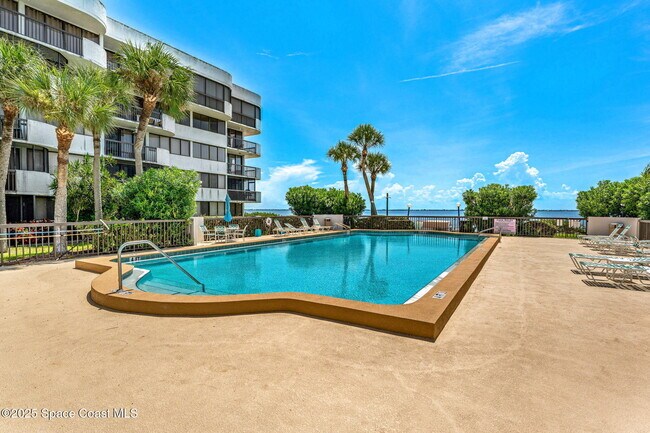 Building Photo - 300 Columbia Dr