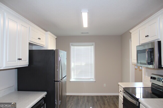 Building Photo - 425 Andover Dr