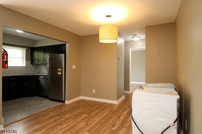 Building Photo - 515 Andria Ave