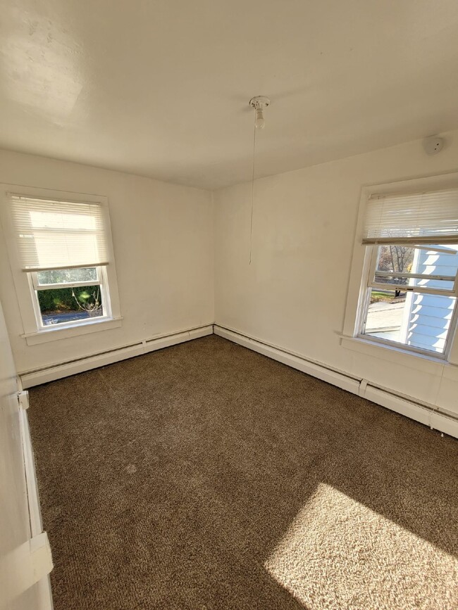 Building Photo - 3BR,  1BA AVAILABLE NOW! Apply Today!