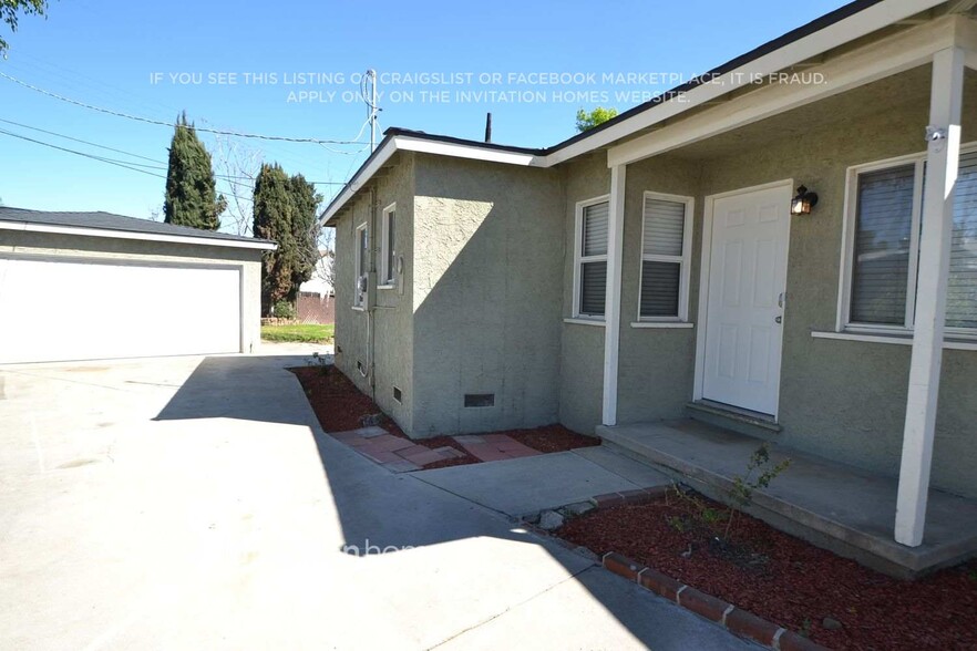 Building Photo - 11000 Vena Ave