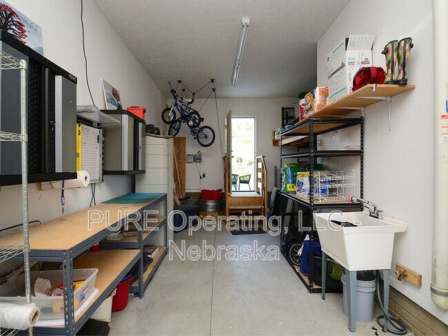 Building Photo - 2003 Crest Ridge Dr