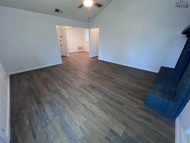 Building Photo - 2 Indigo Cir