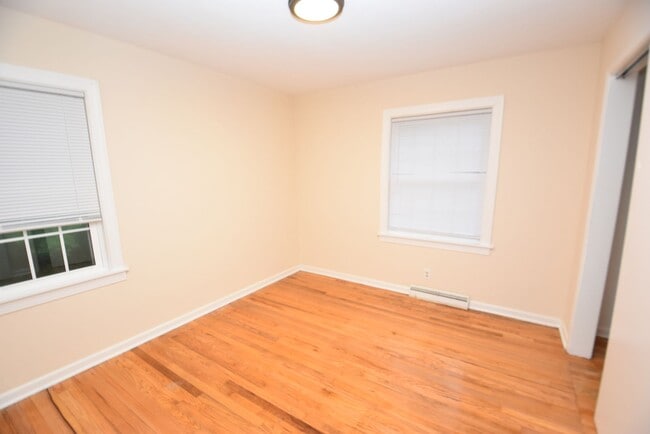 Building Photo - 4 bedroom 2.5 bath South Bend home on larg...