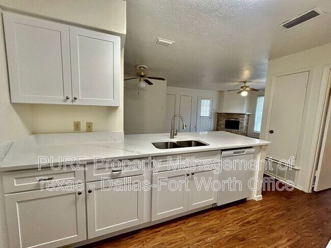 Building Photo - 1410 Birmingham Dr