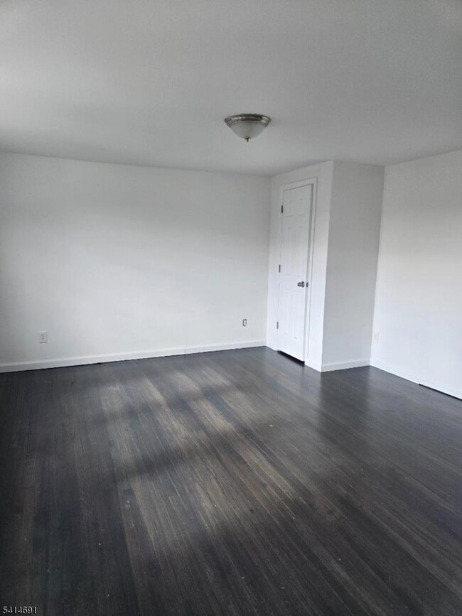 Building Photo - 115 Pine St