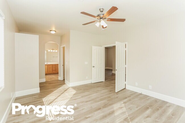 Building Photo - 8913 Trickling Springs Ct