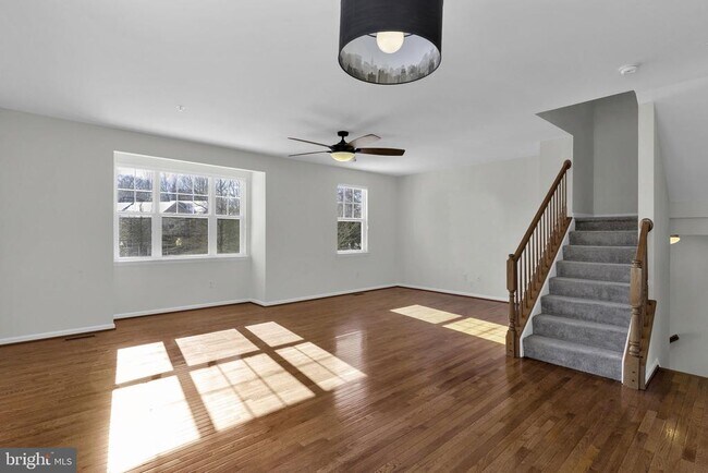 Building Photo - 592 Burr Oak Ct