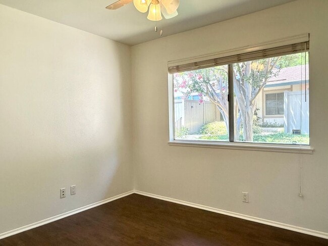Building Photo - 1656 Orinda Ct