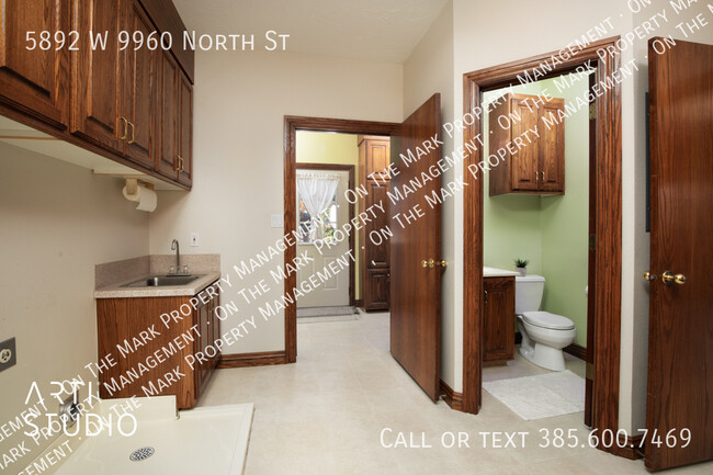 Building Photo - $1,000 Off 1st Month's Rent - Highland