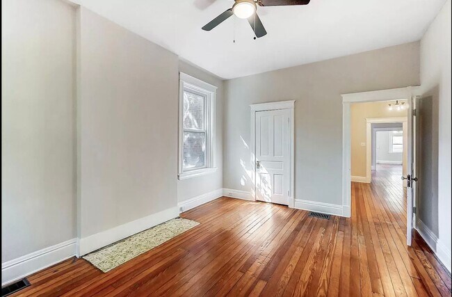 Building Photo - 2364 Victor St