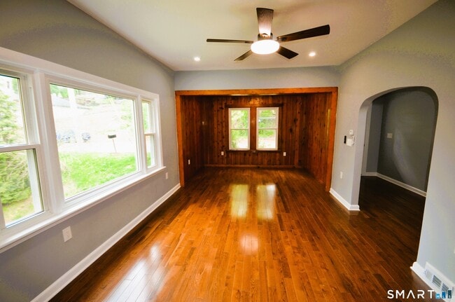 Building Photo - 275 Riverview Ave