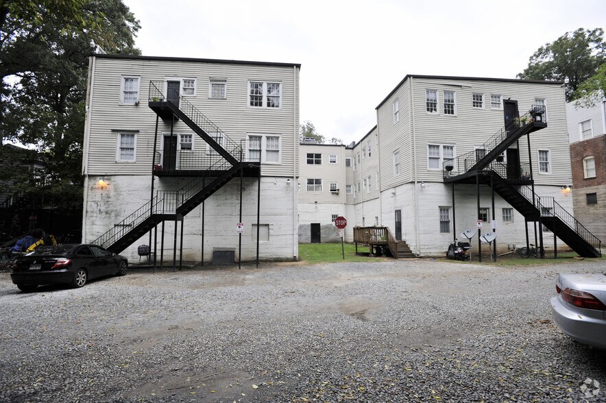 Building Photo - Highland Manor