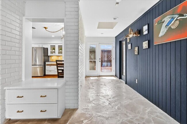 Building Photo - 722 Brock Dr