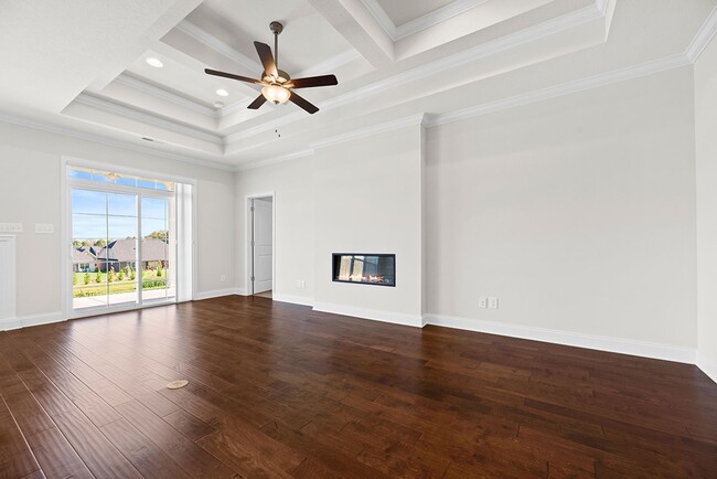 Building Photo - MAINTENANCE FREE, LUXURY TOWNHOME IN FARRA...