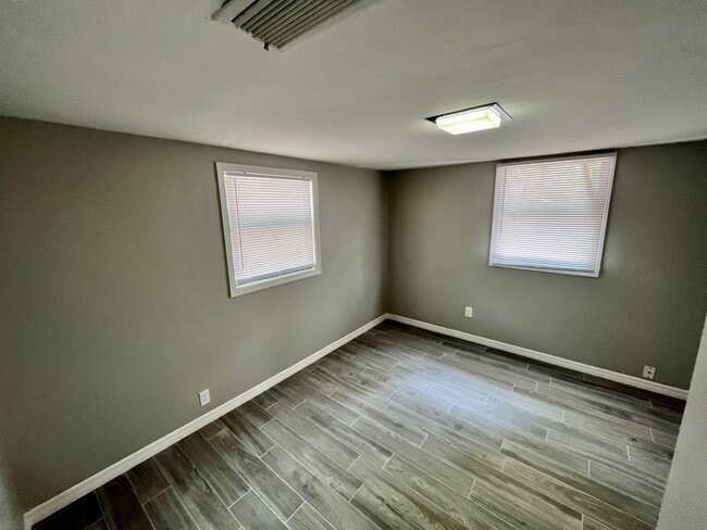 Building Photo - 817 Rosalia Dr