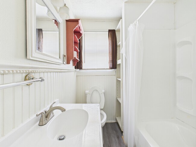 Building Photo - 138 Watson St