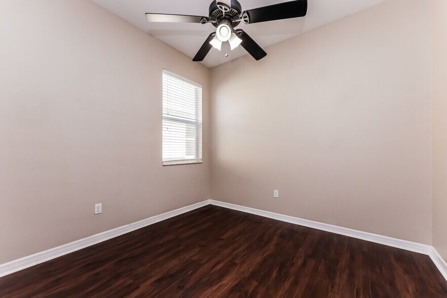 Building Photo - 901 Fern Leaf Dr