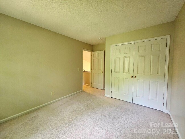 Building Photo - 4015 Brownes Ferry Rd