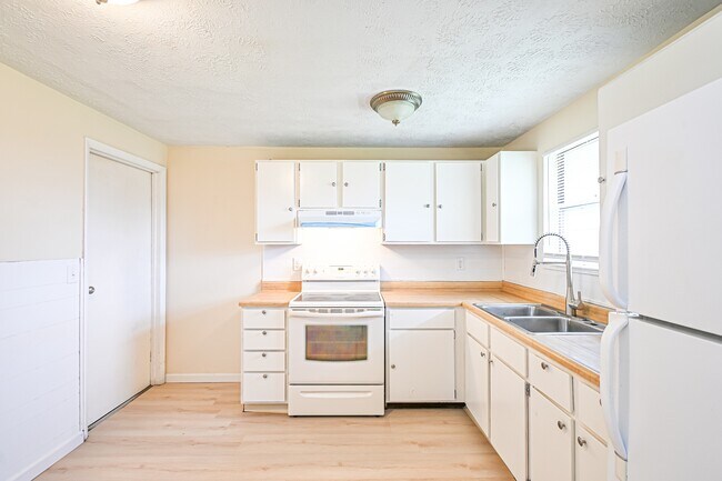 Building Photo - 6171 Little Creek Ct