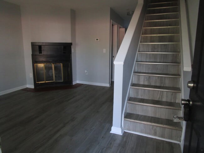 Building Photo - 1960 Gion St