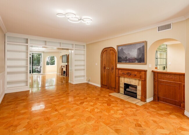 Building Photo - Stunning 2 Bed | 2 Bath Luxury Condo with ...