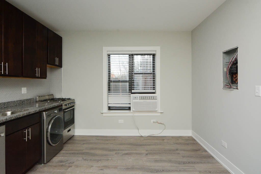 Building Photo - 434.5 W Belden Ave