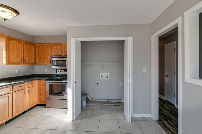 Building Photo - 940 Applegrove Cir