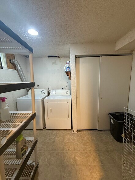 Laundry room2 - 42 Alcott St