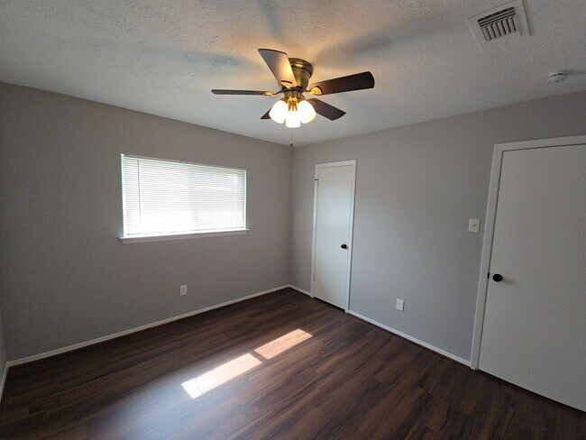 Building Photo - 19415 Southaven Dr